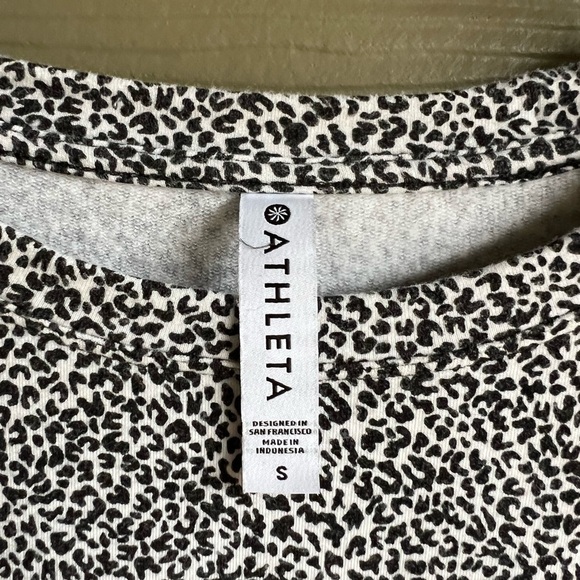 Awesome, Cozy Athleta Leopard Sweatshirt Small - Picture 4 of 6